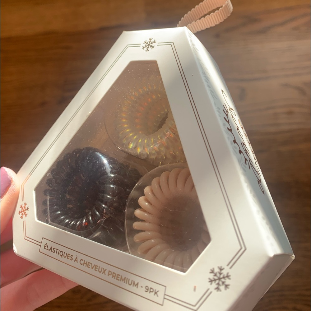 FREE Brand New SwirlyDo Hairties with another purchase